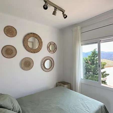 Con Terraza Panoramica Cerca De La Playa En - Es-170-87 * Llanca